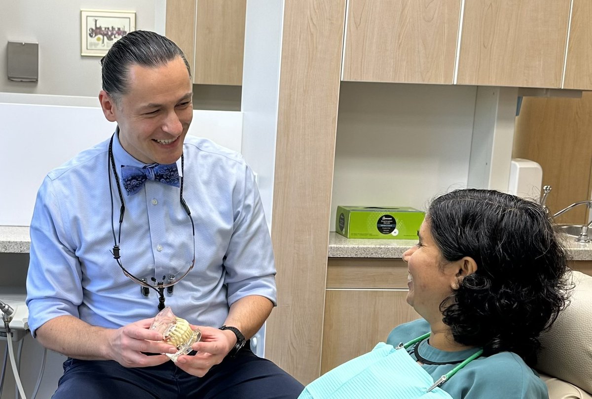 craft_dentistry's tweet photo. 🦷📚 At Craft of Dentistry, patient education is our guiding light! 🌟

Behind the scenes: Dr. Shvets in action during an Invisalign consultation. 🦷🔍

Our commitment? Empowering you with knowledge about your oral health! 🤝 https://t.co/jPlAWUCOLF
