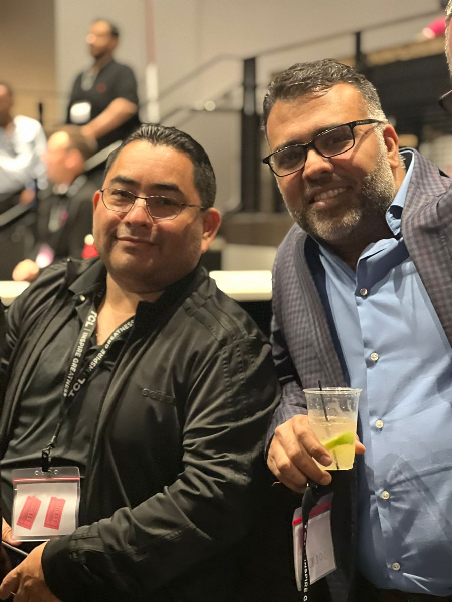 StellarWireless's tweet photo. Check out these two Gents....two of my fave in the biz!!

Stellar Retail sitting at top 10 🏆last week!

#stellarwireless #teampcg #metrobytmobile https://t.co/C7xqTd3k6S