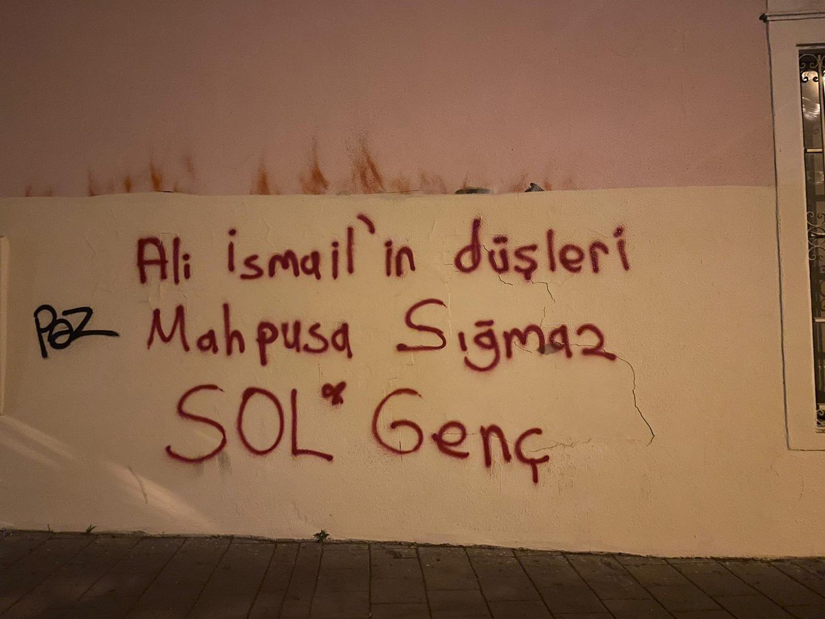 solgenc_izmir's tweet photo. Ali İsmail’in düşleri mahpusa sığmaz 
#geziyargılanamaz https://t.co/ik0QiXHqfx