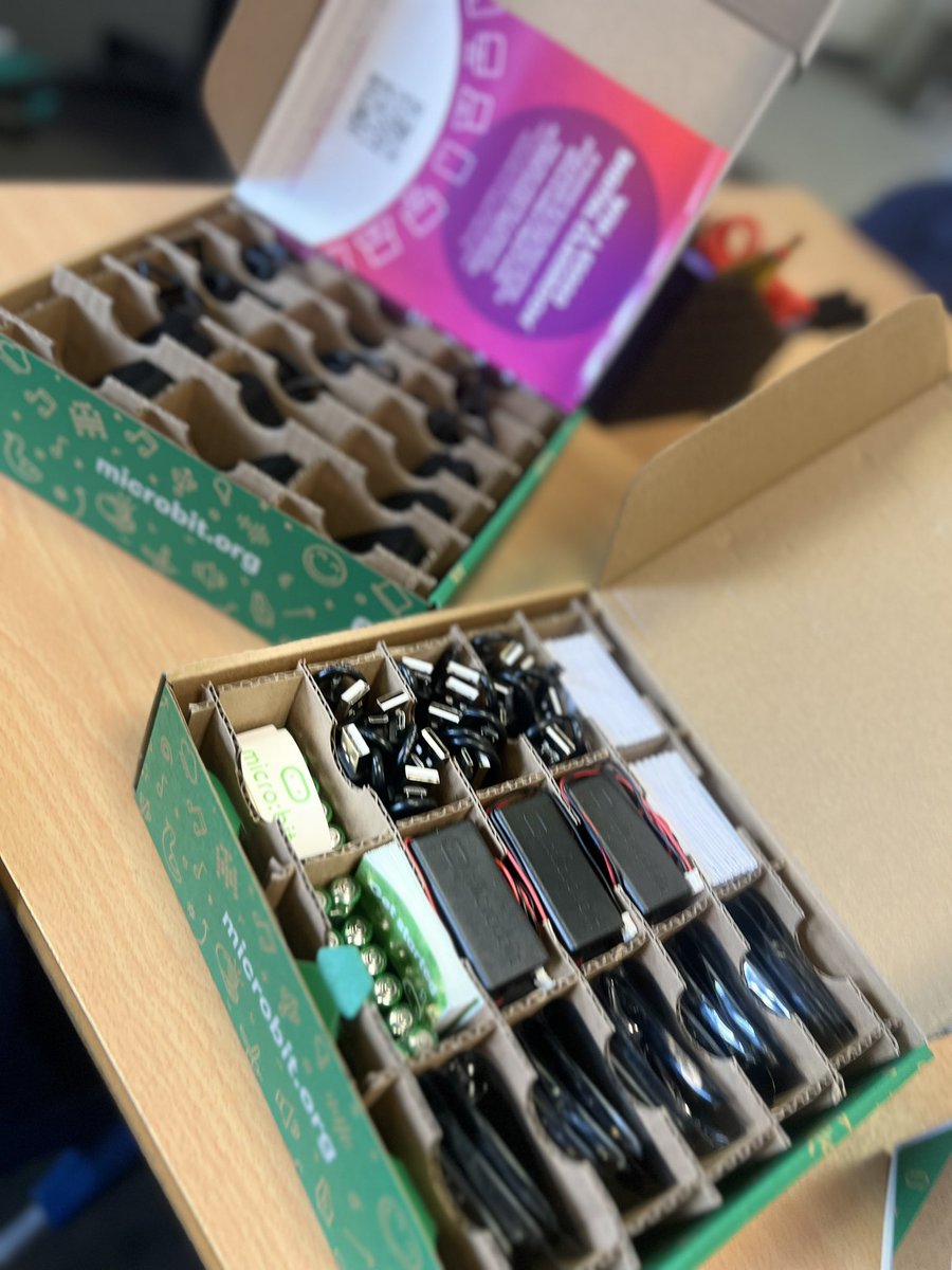 Wow! Just wow! When we ordered 30 FREE Microbit from @microbit_edu , I didn’t expect them to come like this! A huge thank you for them! @HoylandCommonPS I cannot wait to see these in action! @HcpsYear5 - Miss Eyre will be VERY happy that we now have a full set #HCPSComputing