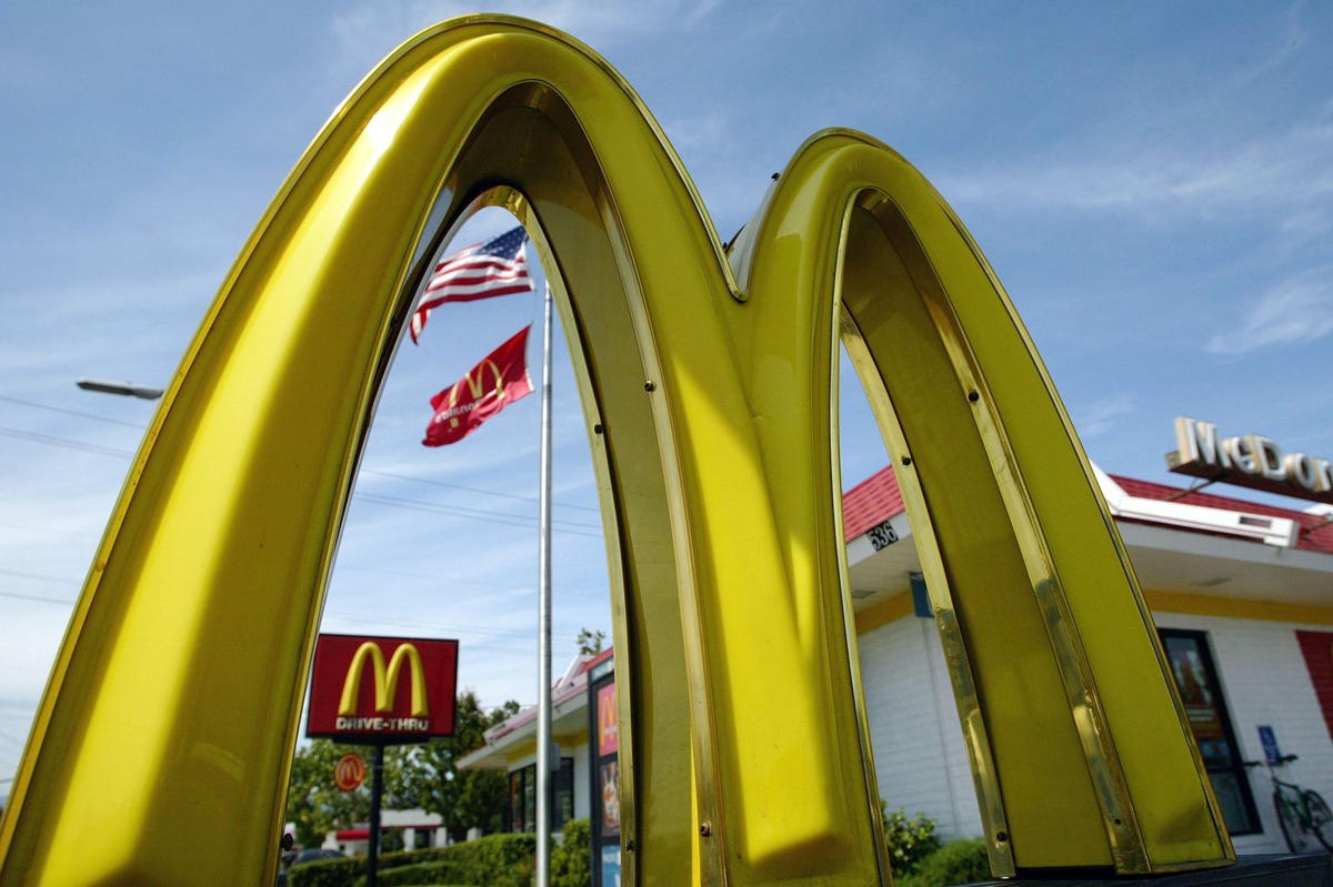 Forbes's tweet photo. California Fast Food Workers Secure $20 Minimum Wage—Highest In The U.S. https://t.co/hFUMSR9LnY https://t.co/4TtokAD40h