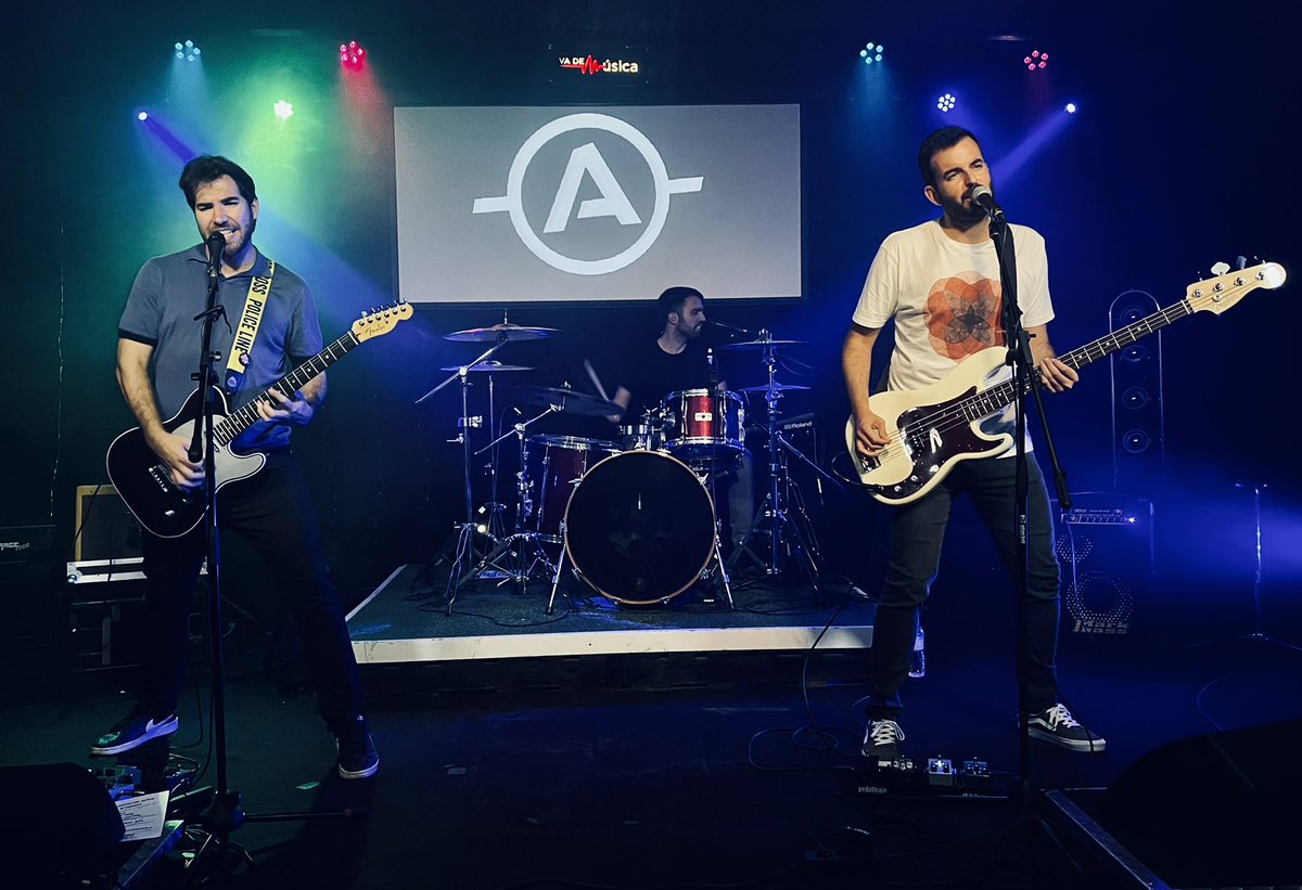 Treballant el directe al Vade amb el nostre inseparable Miki Torras, de <a href="/notyourmanagers/">Not Your Manager's</a>, i el Wolf, la seva mà dreta als comandaments. Molt bones sensacions!