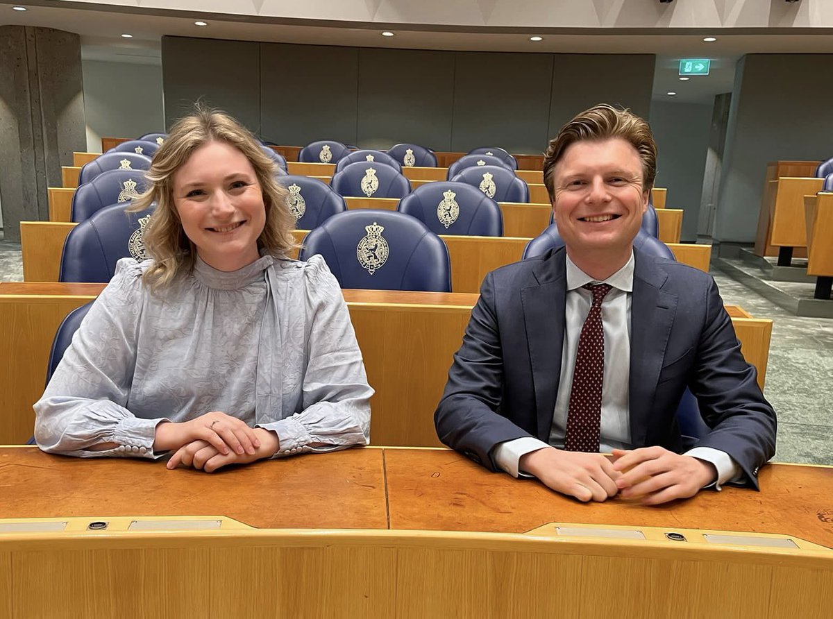 rubenbrekelmans's tweet photo. Vandaag was de laatste werkdag van mijn steun en toeverlaat Lavina Heesterbeek (@_Lavina_). 

Ook al gaat ze zich inzetten voor een nobele zaak (Defensie), ik zal haar missen! Bedankt voor alles!! 🙏 https://t.co/RVR6pYjw6W