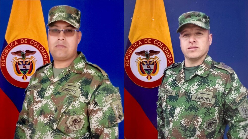 jhonrojasca's tweet photo. Ante delegados de @CICR_co fueron liberados los dos soldados nariñenses  Edwer Paz Pantoja y Nelson Vásquez Reina, quienes desde el 18 de agosto, estaban en poder de las disidencias de las Farc. 
En este momento ya están con sus familias.
Nariño quiere la paz no más secuestrados. https://t.co/wn4DI71UA1