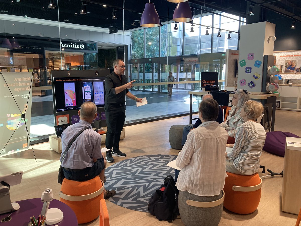 Merci à <a href="/ChristoFerrier/">Christophe Ferrier</a>  de venir animer nos #ateliersnumeriques et offrir à nos clients un atelier premium 🌱à la boutique de Bègles pour « débuter avec leur smartphone » de 2H avec un expert 🤓<a href="/Sam_audart/">Samuel Audart</a> <a href="/mafiotess/">le NAHUEC Éric</a> <a href="/Cath_Voisin/">Catherine Voisin</a> <a href="/Villedebegles/">Bègles, le village urbain</a>
