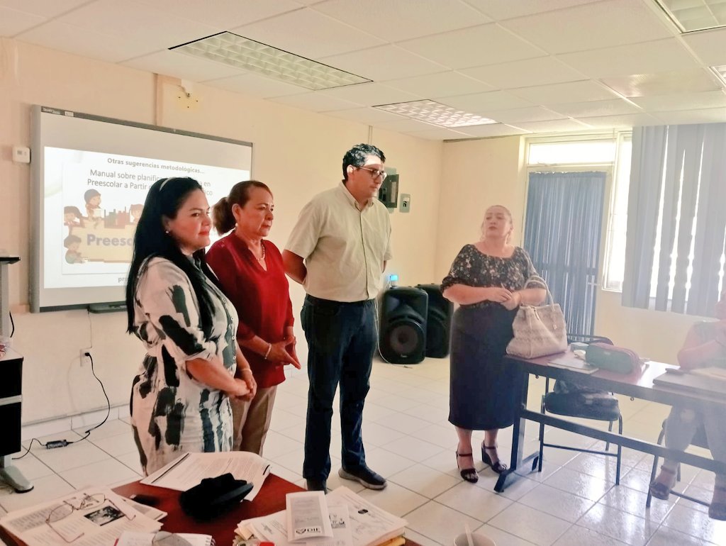 lopes_quique's tweet photo. En equipo SIPINNA , DIF Y PRONNA Coquimatlan, promoviendo con directores de nivel preescolar de  la secretaria de educación pública, el como proteger los derechos de  nuestros pequeños y pequeñas en el caso que sean vulnerados y poder dar atención inmediata. https://t.co/ZRSQXxNdGX