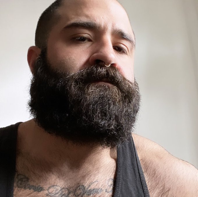 Missing my pandemic beard #tbt https://t.co/T6Zb6vmScH