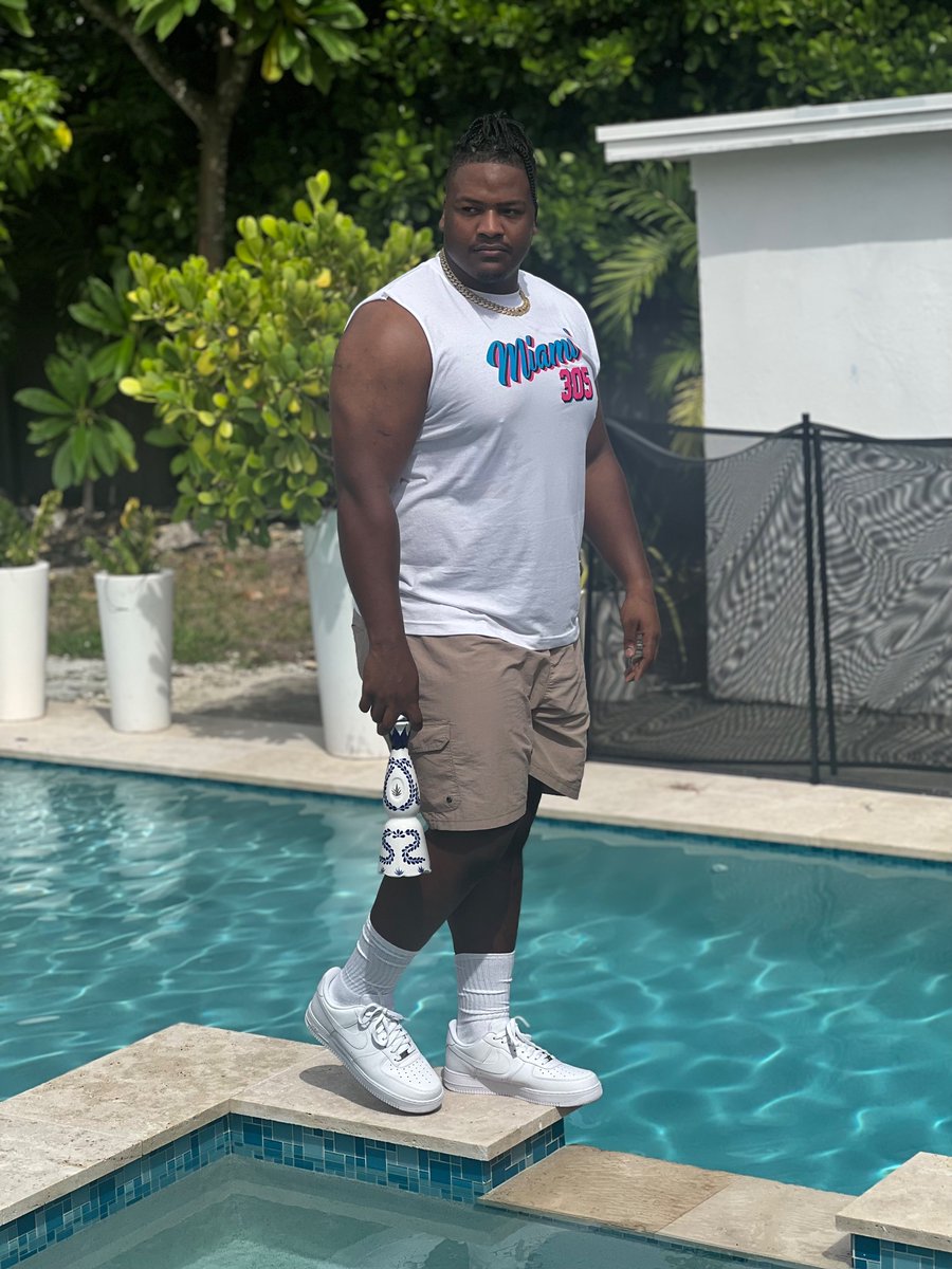 jonathanb73_'s tweet image. I’m the only one that’s putting shots up and like a potluck you need to come wit it 🥱