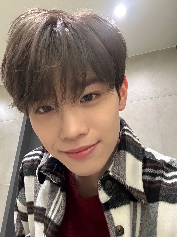 hrtzwavkeiten's tweet photo. idk how to put it but day6 wonpil is literally taerae and seungmin’s father. https://t.co/jT1ZzKjuaA