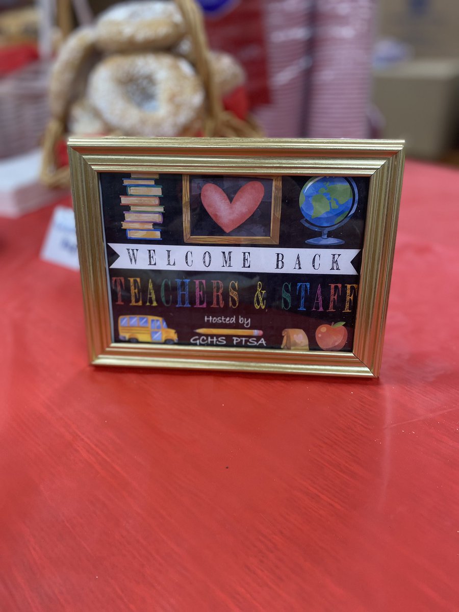 A wonderful breakfast hosted by the PTSA! 💚❤️ #GCpride <a href="/GCSD_HighSchool/">Glen Cove High School</a>
