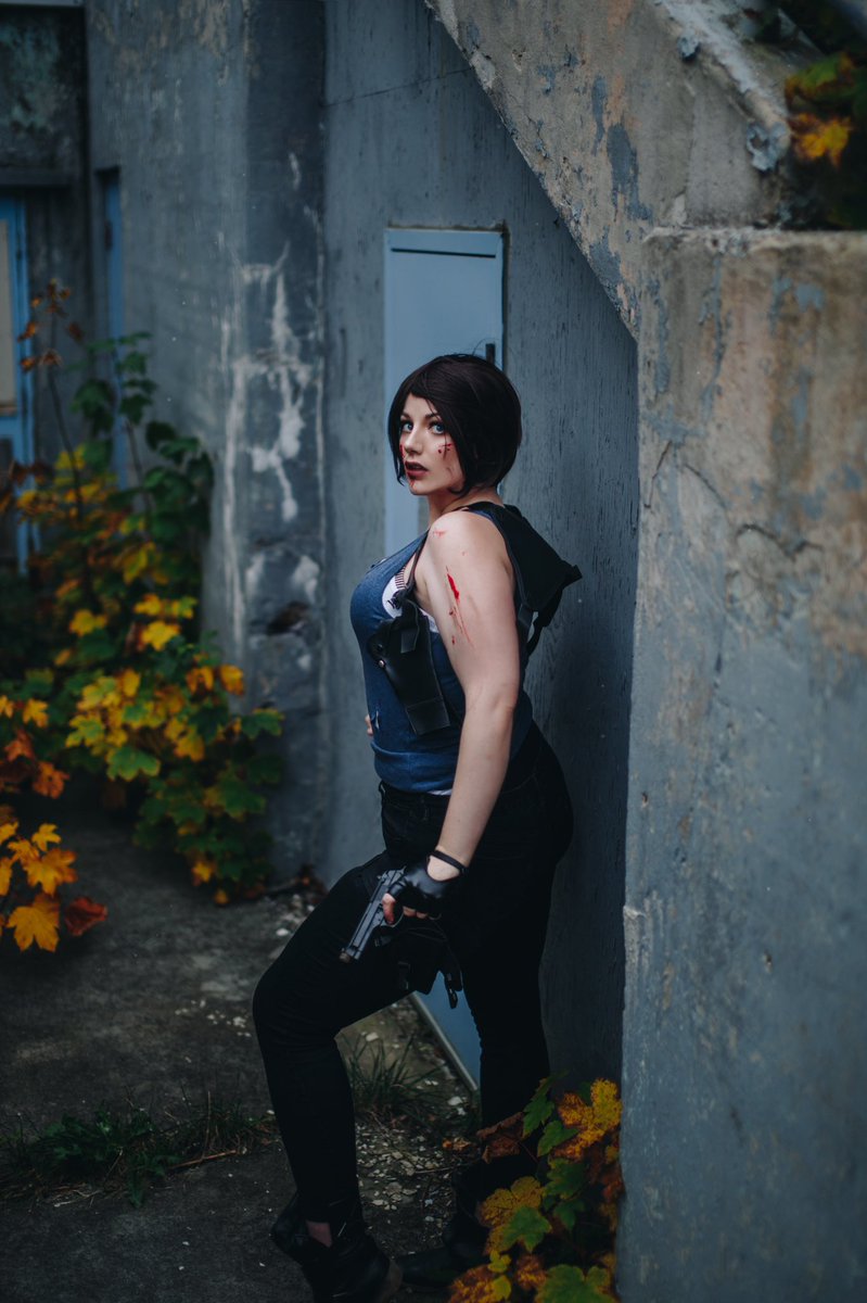 September 28th, daylight. The monsters have overtaken the city. Somehow, I’m still alive...