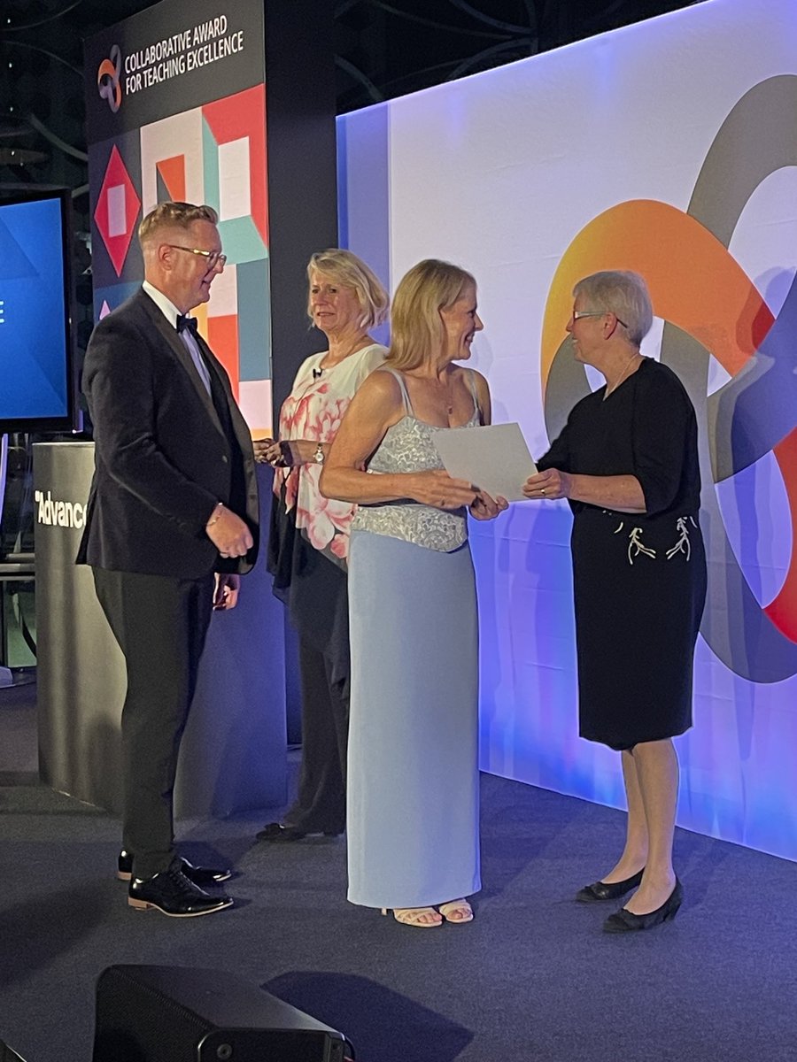 StephanieDunle2's tweet image. Collaborative Award for Teaching Excellence @NealFCook @dodonnell22 @tanya_mccance @helenmcgarvey_ and Donna Brown @sfloyd1964 @OdetteLaw #ulsternurse #ulsterctc @curran_roisin ruth pilkington @AdvanceHE