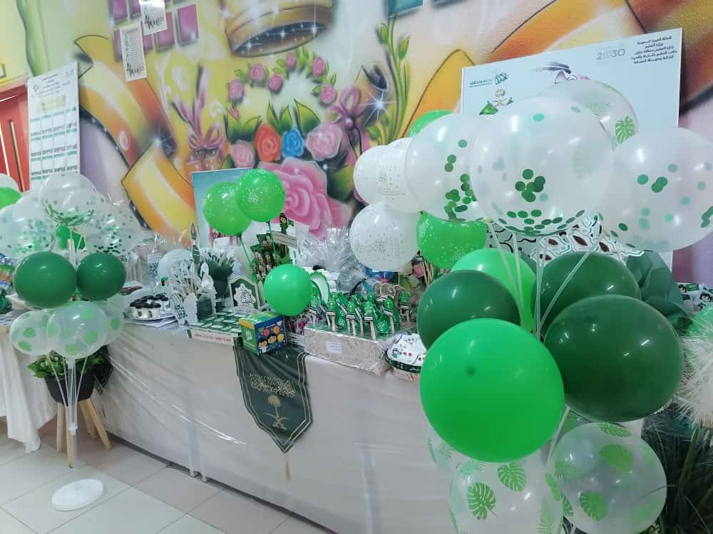 Sunaa_albahja's tweet photo. فريق صناع البهجة التطوعي يحتفي ب 
#اليوم_الوطني_السعودي٩٣
  بحضور ومشاركة من مديرة التطوع في جمعية مرفأ للخدمات الأسرية الأستاذة بدرية عطيف 
#جمعية_مرفأ_للخدمات_الأسرية_بجازان 
#فريق_صناع_البهجة_التطوعي
#نحلم_ونحقق https://t.co/243OjDqyOZ