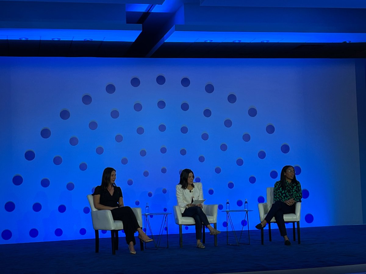 wdayfinancetalk's tweet photo. "We sometimes are scared or think about all the things. Forgive yourself. Just accepting that I don’t need to be all the things all the time, every day, every moment. Give yourself grace and just go fly," says @RaceTrac's Merlix Reynolds. #WDAYRising https://t.co/sFJWz2UuBq