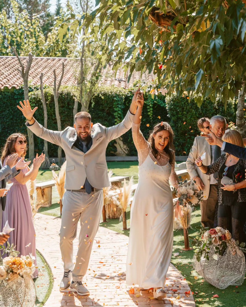 LluisChacon's tweet photo. En Can Mauri, Sandra y Adam tejieron su historia de amor en un día lleno de magia y significado. 🌟💖 Cada mirada, una promesa; cada sonrisa, un futuro juntos. ¡Que su camino esté lleno de aventuras y descubrimientos! 🥂✨
#LluisChaconphoto #CanMauri #Sitges #BodasSitges https://t.co/wBDp2kv7CW