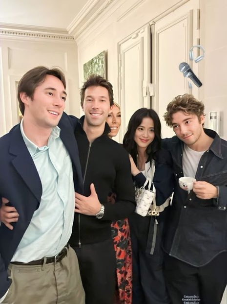 Thedeveloper_3's tweet photo. Mathilde Favier's birthday party just got even more fabulous with Jisoo's presence!
#MathildeFavier #BirthdayParty #Jisoo https://t.co/fG9DvDEh0V