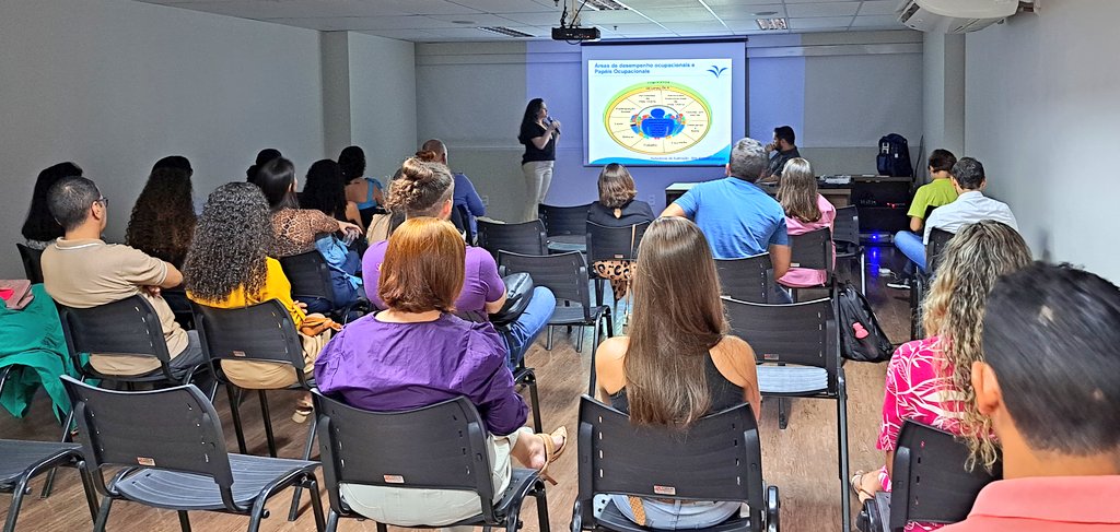 SbggAlagoas's tweet photo. Mais um momento rico e multidisciplinar, em nossa reunião científica, na última terça.  Com tema "Atualização em Diagnóstico e Tratamento na Doença de Alzheirmer", nas falas do médico Geriatra Dr Denis Melo e a Terapeuta Ocupacional Izabela Mendes, com um bom debate e discussão. https://t.co/8Q8El7U3YE