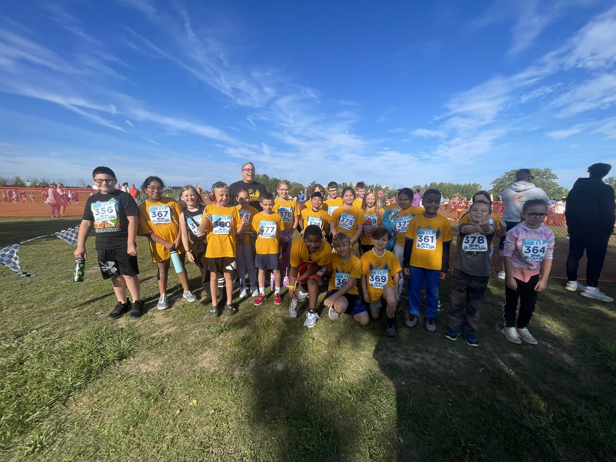 Monsonteaches's tweet photo. We had an amazing time at the 4th Grade fun run! https://t.co/iJlB3O9v7j