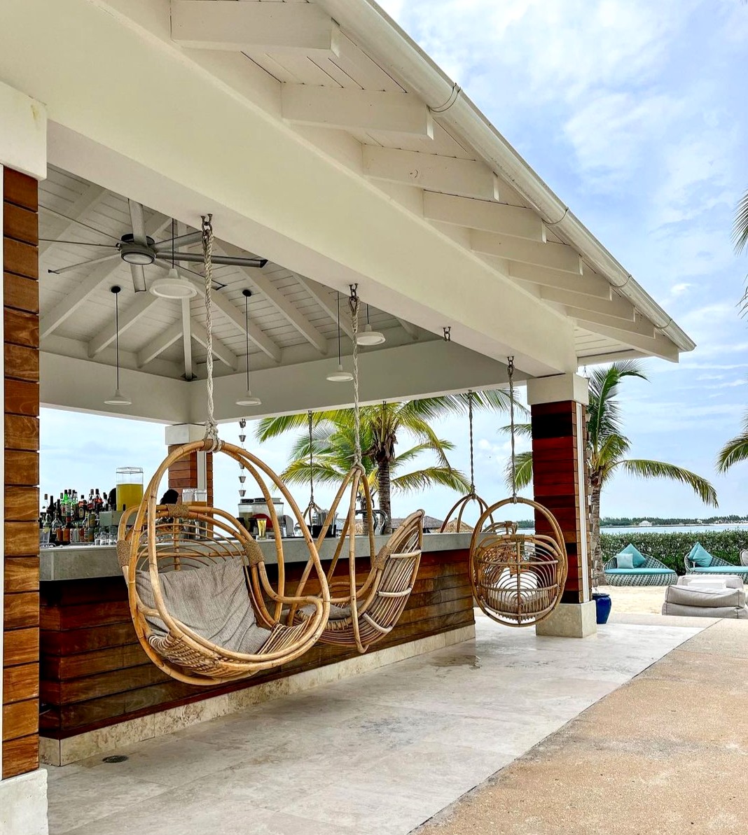Swaying into Paradise on the bar swings at Sandals Royal Bahamian 🍹 <a href="/SandalsResorts/">Sandals Resorts</a> 

📷: sunsea_sandals