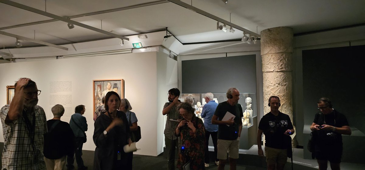 peinadormarta's tweet photo. Comenzamos la visita guiada a la primera exposición retrospectiva de #AntonioLopez en #Barcelona con @marga_viza en @PedreraFundacio. Un recorrido por 70 años de trayectoria artistica y vital del artista: paisajes, figuras humanas... #LopezLaPedrera https://t.co/sfcPukKML7