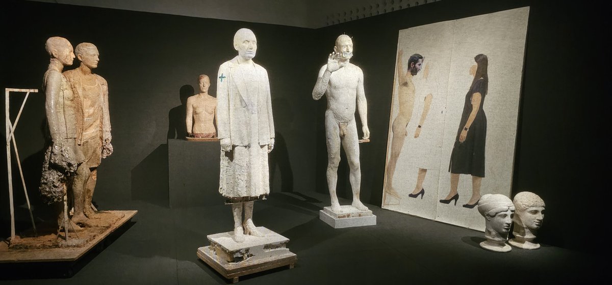 peinadormarta's tweet photo. Comenzamos la visita guiada a la primera exposición retrospectiva de #AntonioLopez en #Barcelona con @marga_viza en @PedreraFundacio. Un recorrido por 70 años de trayectoria artistica y vital del artista: paisajes, figuras humanas... #LopezLaPedrera https://t.co/sfcPukKML7