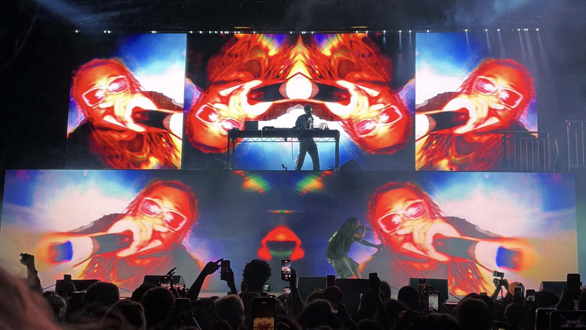 notchvfx's tweet image. “This album speaks for itself, and with Notch, we could easily make visuals that stood out and complemented the high quality of the songs and our rendered 3D content," says Jaycob Luque, Creative &amp;amp; Technical Director at MJL Visions, about their work for KAYTRAMINÉ (@KAYTRANADA &amp;amp;…