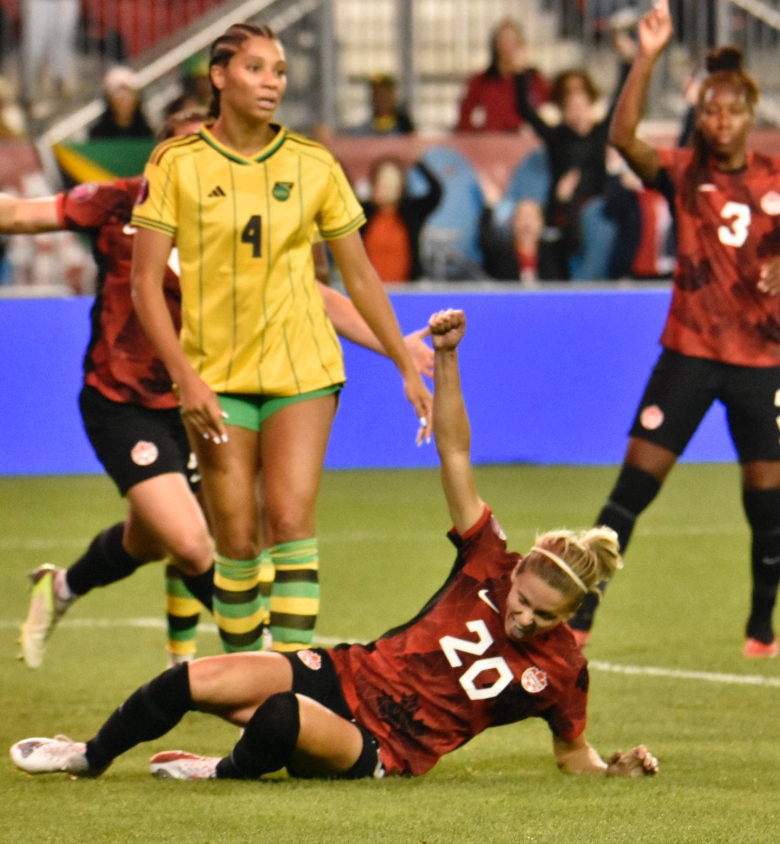 lescovershots's tweet photo. Initially, spurned by Canada’s national team, Sudbury born Cloe Lacasse elected to play for Iceland. However FIFA rejected the application for not meeting the residential requirements. Just as well!! Here’s her equaliser vs Jamaica in Olympic Qualifying. (Covershots Inc.) https://t.co/bd9HFGDbxV