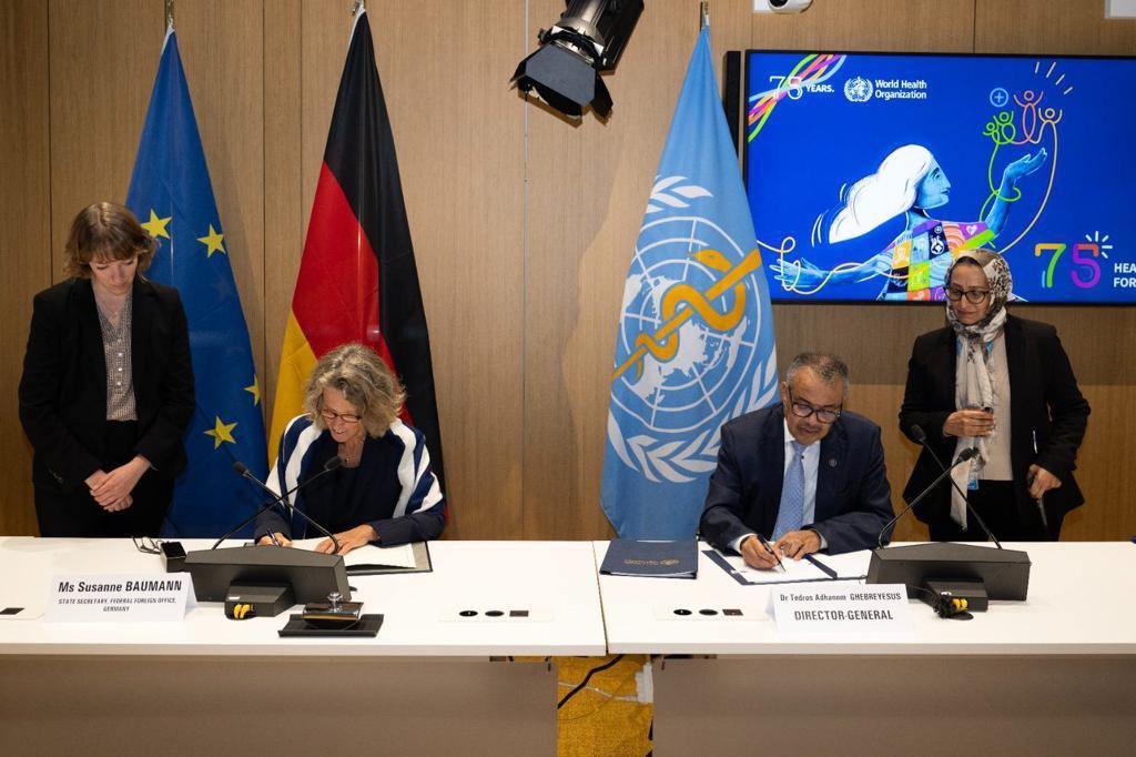 Important day for the #WHOPandemicHub as the Government of Germany represented by <a href="/AA_stabilisiert/">🇩🇪 GER on Peace & Humanitarian Action</a> and DG <a href="/DrTedros/">Tedros Adhanom Ghebreyesus</a> of <a href="/WHO/">World Health Organization (WHO)</a> sign a host agreement - a long term commitment to supporting the work that we do in Germany for WHO