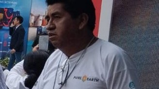 PureEarthPeru's tweet image. Presentando prácticas exitosas de #AMATAF con su modelo de #MAPE responsable en la Amazonía en #Perumin36, la convención minera más importante de #Perú.  Sofía López de #PureEarthPeru junto a Hugo Quispe, titular de la concesión Linda 2, y Vilma Contreras, presidenta de AMATAF.