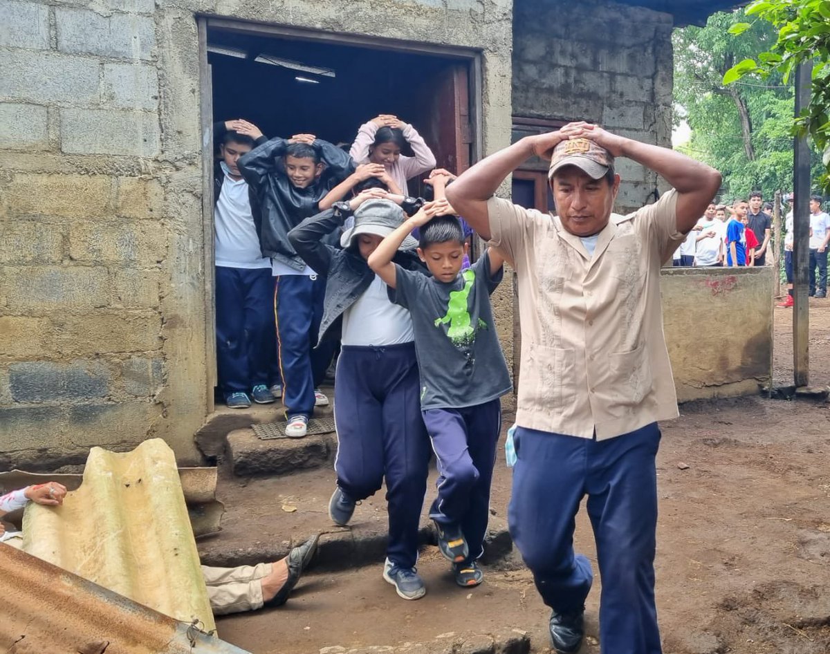 🔰 Familias del Municipio de Nindirí,  participan en el tercer Ejercicio Nacional Multi-amenazas para preservar la vida de las familias Nicaragüenses

#SinapredSomosTodos
#SeptiembreVictorioso