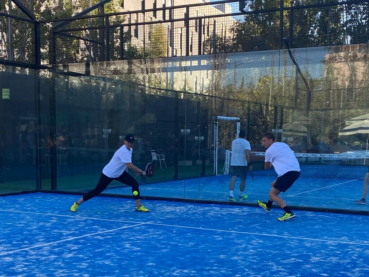 PepsiCo_ESP's tweet photo. Nuestro #HubDigital🌐 ha celebrado esta semana un torneo de pádel junto a los equipos de los #hubs de @Nestle_es, @BayerEspana y @SanofiES.
👉Una actividad para conectar entre equipos, fortalecer el ecosistema #digital y compartir experiencias a través del deporte🎾 https://t.co/ELBMepnjbZ