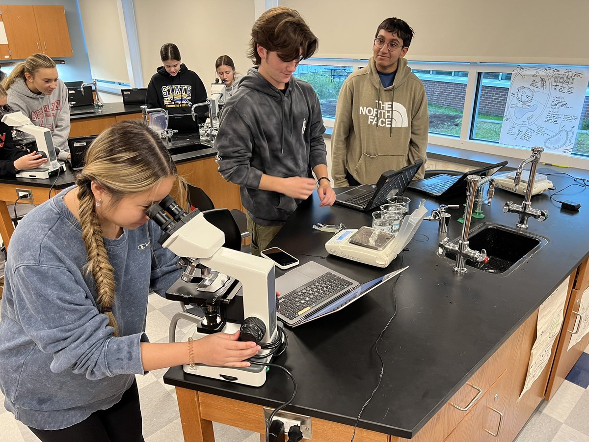 Berlin_Batman's tweet photo. Our AP and UConn ECE bio class is running a classic lab on cell transport this week. We’re utilizing dialysis tubing to model a cell membrane and track diffusion over time! https://t.co/oTO0nbrQbq