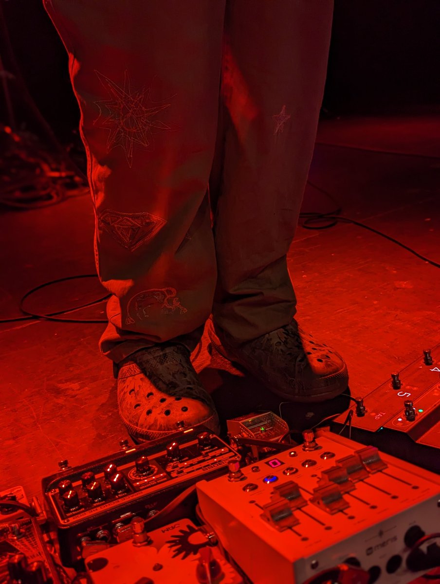 joyscrocs's tweet image. Hi nice to meet you. I&apos;m joy&apos;s crocs. 👋