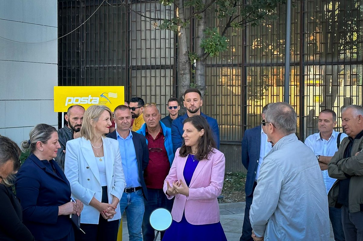 Artane_R's tweet photo. .@PostaeKosoves is going green!

A 202K investment in 59 electric bikes for rural and urban areas will improve working conditions, and reduce pollution and operating costs of vehicles by up to 80%.♻️

Trust in the company is increasing as the quality of services improves! 👏 https://t.co/NnSDMnnZXM