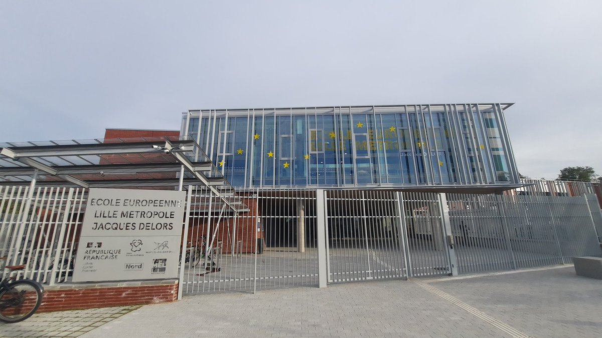 PSMarcq's tweet photo. 🇪🇺 Inauguration de l'école Européenne Jacques Delors de #marcqenbaroeul en présence de @MartineAubry.
Saluons là une belle réalisation et un projet intéressant. Restons vigilants sur son ouverture à tous 👍 https://t.co/ZWOpG5S8Uh