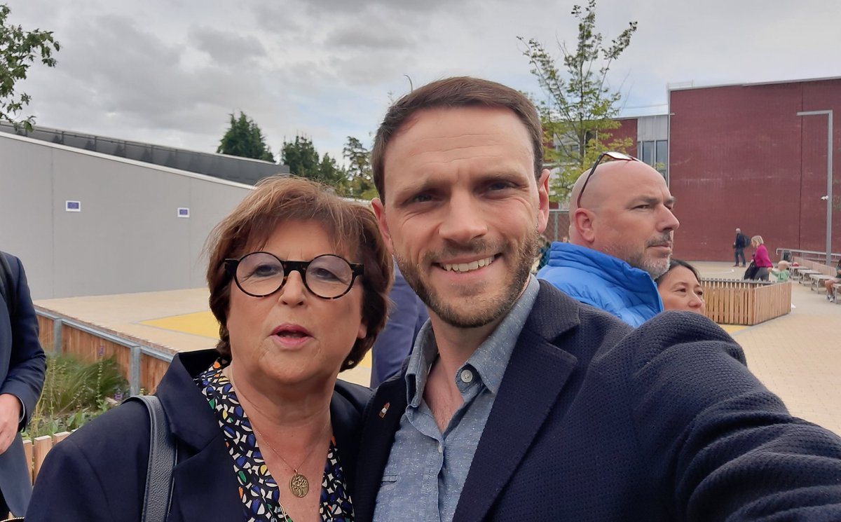 PSMarcq's tweet photo. 🇪🇺 Inauguration de l'école Européenne Jacques Delors de #marcqenbaroeul en présence de @MartineAubry.
Saluons là une belle réalisation et un projet intéressant. Restons vigilants sur son ouverture à tous 👍 https://t.co/ZWOpG5S8Uh