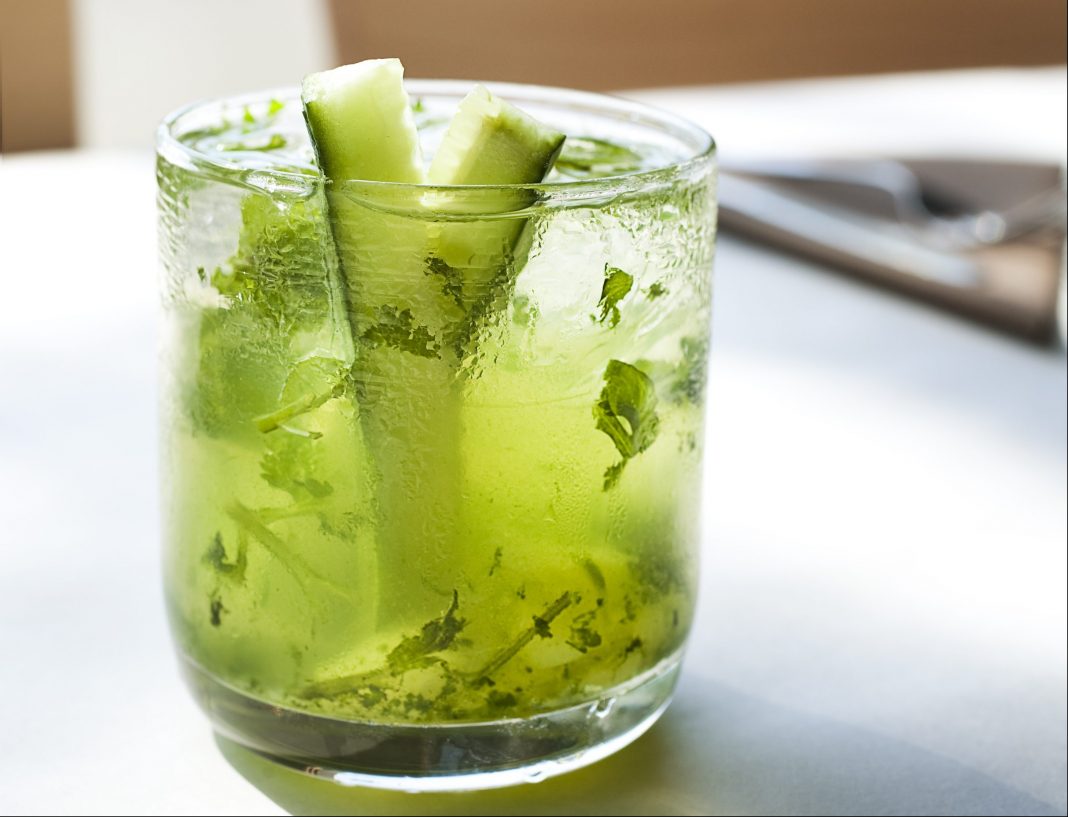 Con pepino🥒, cilantro, tequila blanco, melado de cúrcuma y limón🍋 preparas un coctel artesanal Call me in the morning🍹🍸. tinyurl.com/2vnxys78
