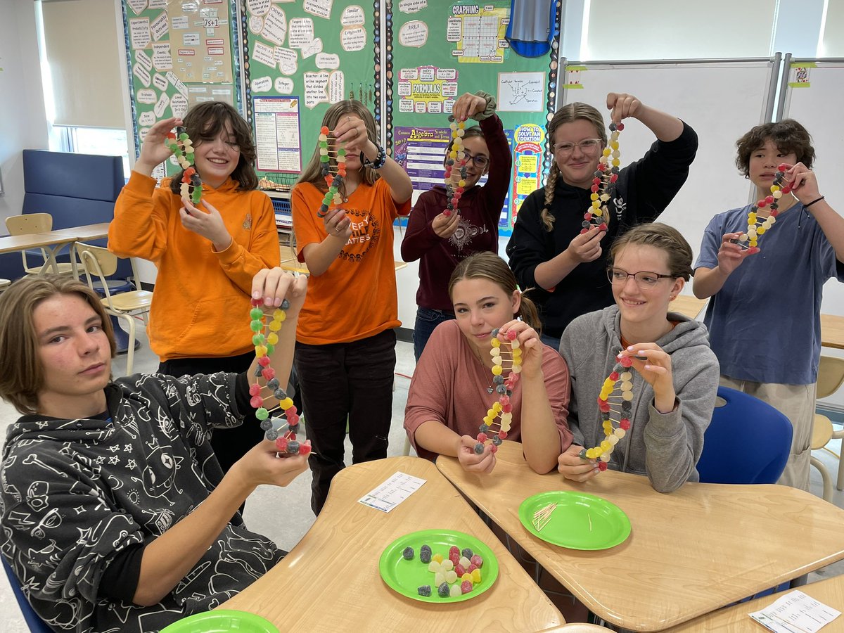 Class photo of the grade 9’s with DNA of their genotypes #rvsed <a href="/IndusRvs/">Indus School</a> #DNA #Science