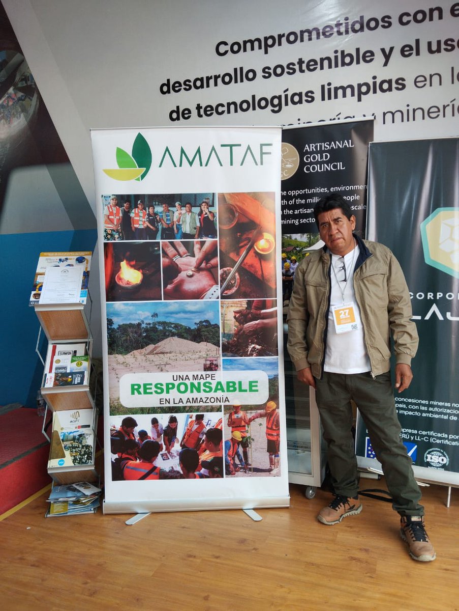 PureEarthPeru's tweet image. Presentando prácticas exitosas de #AMATAF con su modelo de #MAPE responsable en la Amazonía en #Perumin36, la convención minera más importante de #Perú.  Sofía López de #PureEarthPeru junto a Hugo Quispe, titular de la concesión Linda 2, y Vilma Contreras, presidenta de AMATAF.