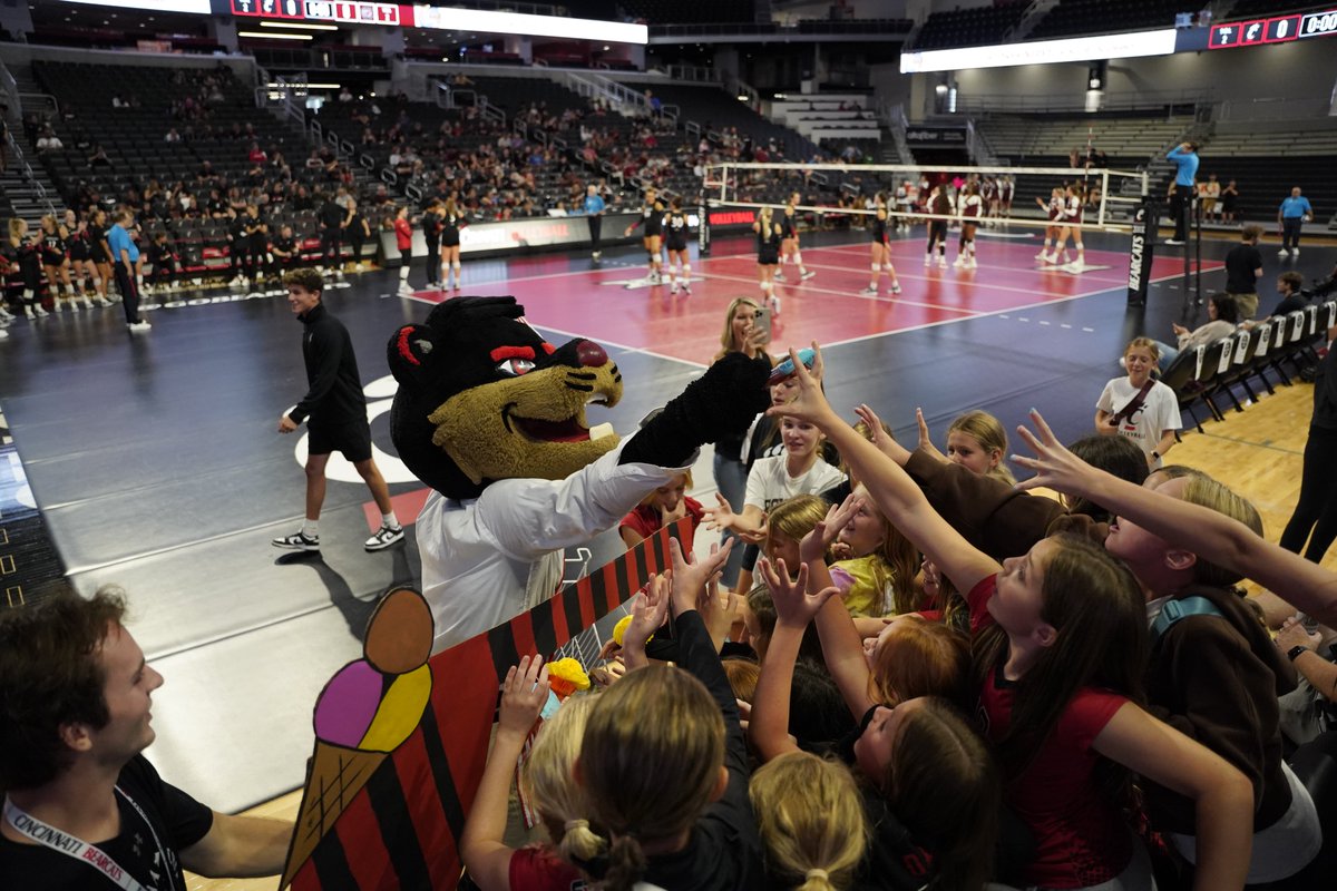 GoBearcatsKIDS's tweet photo. September was 👍 but October is going to be 🔥👀

Socctoberfest, Trick or Treating, Eras Night 🎤 and much more. Make sure you don't miss out on the fun by joining the Junior Bearcats Club!

SIGN UP NOW ➡️ https://t.co/2oKNWlaBW2 https://t.co/XC7VzMw6R2