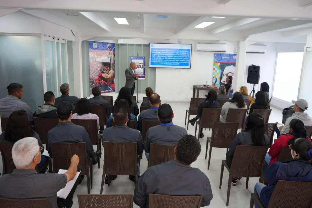 #EnDesarrollo| Ponencia 'Gran Misión Cuadrantes de Paz' impartida por el Comisario General, Lurvin Orangel, quien presenta estrategias para garantizar la seguridad y bienestar del país.
#PatriaYPaz
#CuadrantesDePaz