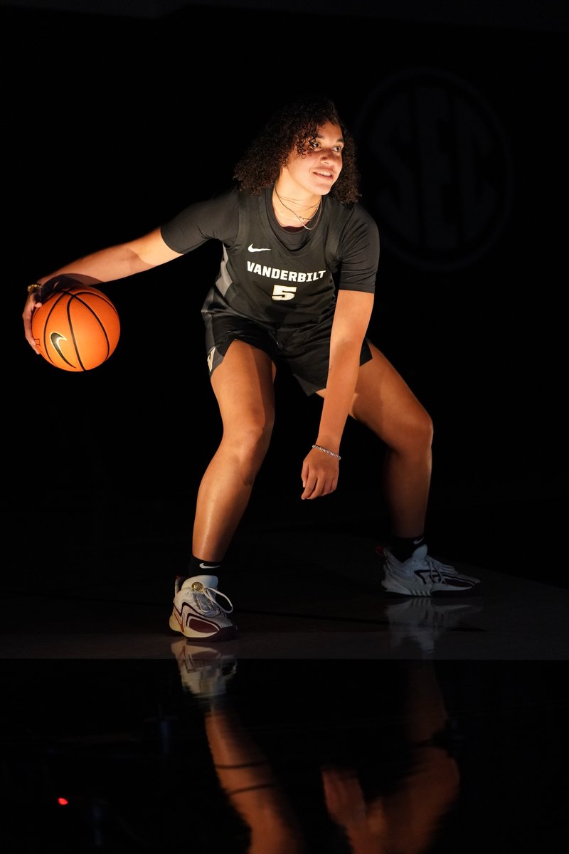 VandyWBB's tweet photo. ⚓️⬇️🏀

#AnchorDown https://t.co/GoeaHA7Qpt