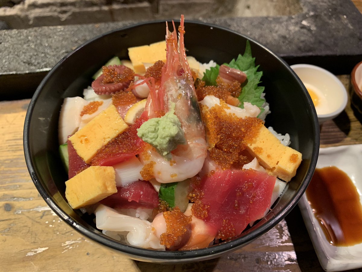 TH41084763's tweet photo. 先日、北海道の小樽で頂いた海鮮丼
とっても美味しくて幸せでした🥰 https://t.co/casKn4IY8e