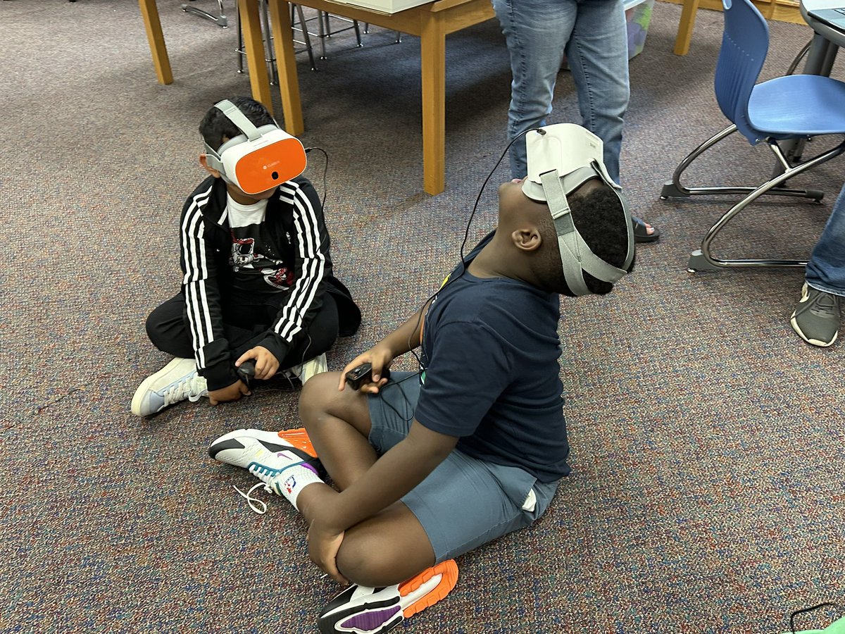 ᑕᕼᗩᖇᗰEEᖇ ᖇᗩIᑎᗪᖇOᑭ tweet media