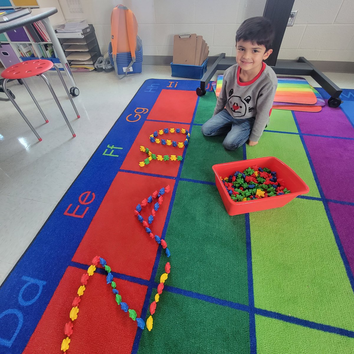 EAnnDickson's tweet photo. Mrs. Dickson, I made my name with a pattern🦈  #mathplaylist #patterns
@KareSangita @E_ThompsonES https://t.co/pBxt5LlJnW