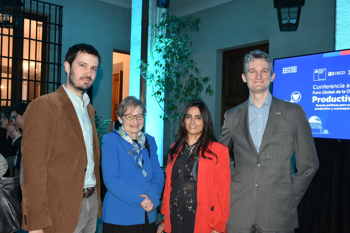 🌱Este miércoles participé en el Foro Global de Productividad (#GFPChile), evento que por primera vez se realiza en Sudamérica y que tuvo a Chile como anfitrión. Junto a Davin Chor, profesor asociado del Darmouth College; Román Arjona, economista jefe de la Comisión Europea;