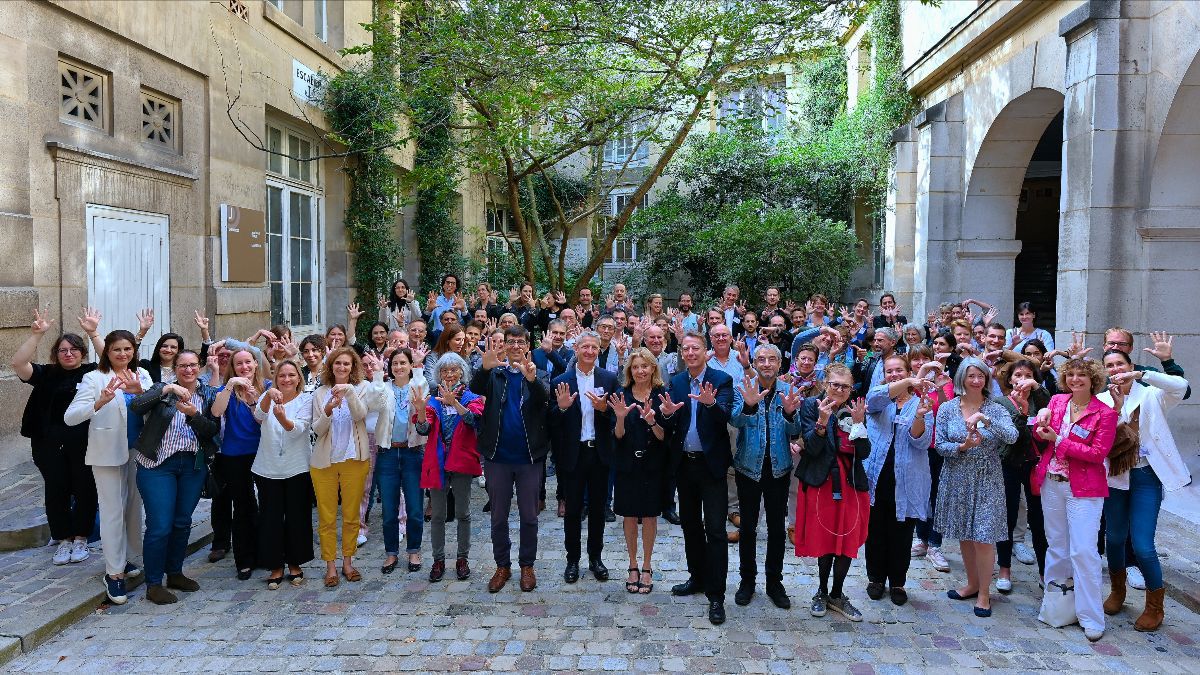 FSMR - RespiFIL 🫁 (@respifil) on Twitter photo Journée annuelle <a href="/RespiFIL/">FSMR - RespiFIL 🫁</a> : un grand MERCI ! ✨️
Cette 8ème journée a été un vrai #succès grâce à votre présence, votre bonne humeur ! 🫶🏻
Merci aux orateurs d'avoir partagé leur expertise des #maladiesrares :
🔗 mailchi.mp/aphp/remerciem…
A l'année prochaine ! 🤗
📹 à venir.. Journée annuelle <a href="/RespiFIL/">FSMR - RespiFIL 🫁</a> : un grand MERCI ! ✨️
Cette 8ème journée a été un vrai #succès grâce à votre présence, votre bonne humeur ! 🫶🏻
Merci aux orateurs d'avoir partagé leur expertise des #maladiesrares :
🔗 mailchi.mp/aphp/remerciem…
A l'année prochaine ! 🤗
📹 à venir..