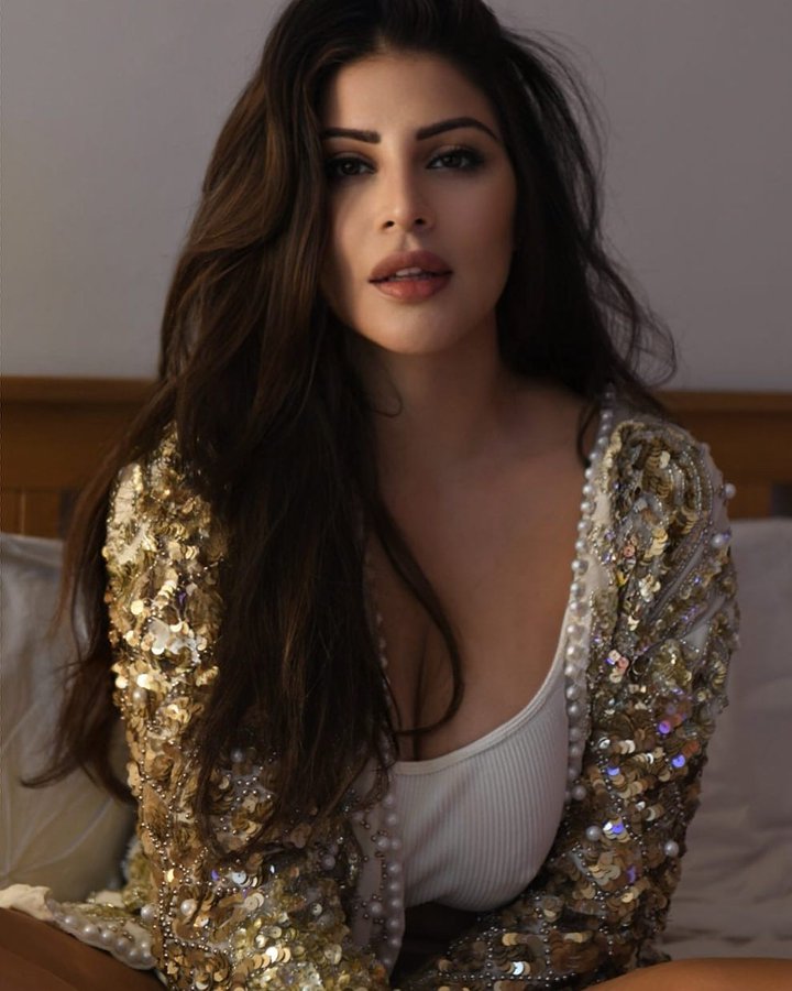 F7IECbYX0AMvDLV?format=jpg&name=900x900