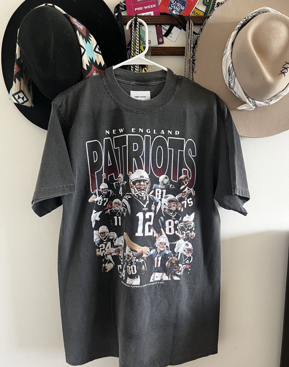 bsp_13's tweet photo. 🚨GIVEAWAY🚨 
up for grabs: a fire “patriots greatest” vintage style tee from my friends at GAME CHANGERS. i have a M &amp; L, winner can pick size. 

rules:
1. follow @GMCHNGRS and me
2. like &amp; RT
3. tag your fav pats fan

winner announced SUNDAY before the 1pm kickoffs 🫶🏼 https://t.co/SIfTrWwhyH