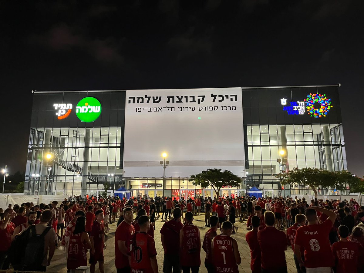 GuyShahar93's tweet photo. משחק כדורסל במפעל זניח בישראל: 

- אוהד ללא ת.ז לא נכנס
- מי שכן עם ת.ז, השם שלו עולה במסוף לבדיקה
- מי שקטין ואין לו ת.ז, הביתה 

אירוע ספורט בישראל ב-2023. 
בושה וחרפה. 
הכרזת מלחמה של הרשויות מול הקהל בישראל ומול אוהדי הפועל ת"א בפרט. 
לאן הגענו? https://t.co/IVaKEEC8vf
